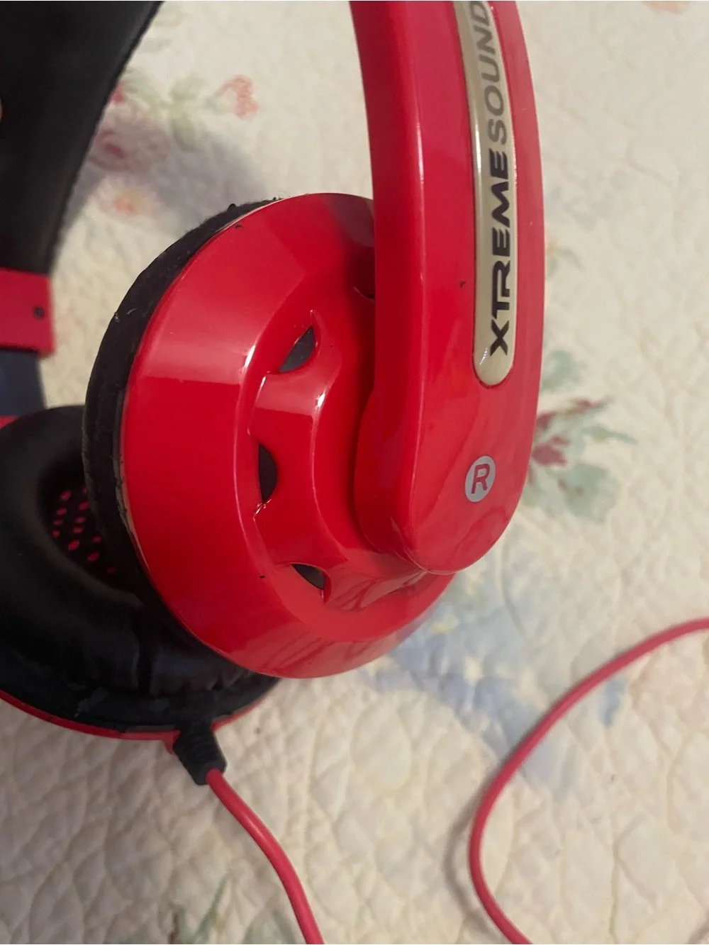 Red Wired Over-Ear Headphones - Comfortable Foldable Design